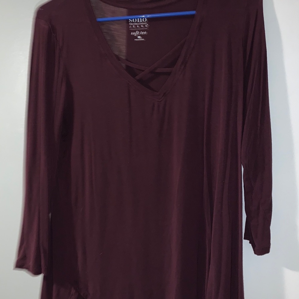 Long sleeve maroon top